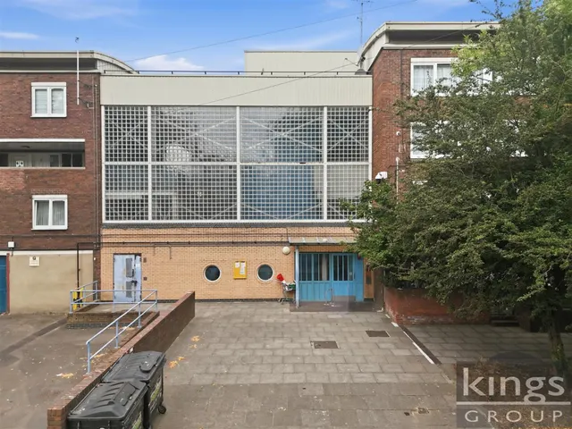 Waverley Road, London, photo 1