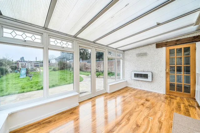 Hillside Road, Northwood, HA6, photo 3