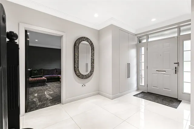 Photo 3 — Warner Close, Hadley Wood, EN4 0HE