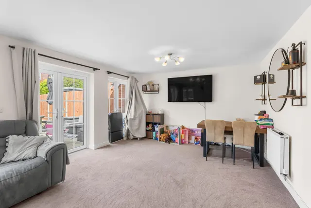 Photo 3 — Ten Acres Crescent, Stevenage, SG2