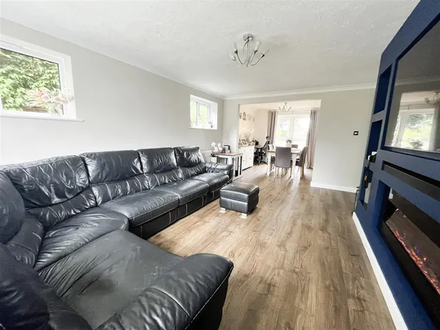 Photo 2 — Ridgeway Close, Heathfield, TN21 8NS