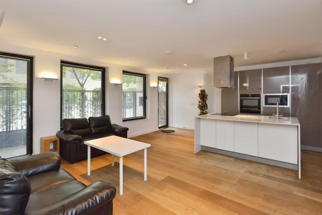 Upper Fourth Street, Milton Keynes, MK9, photo 3