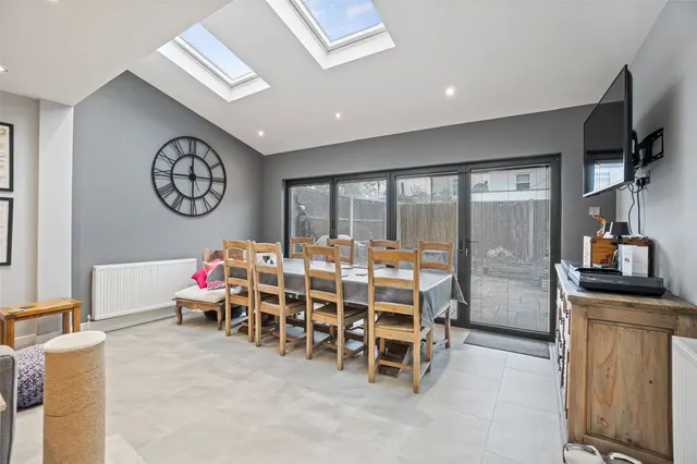 Photo 3 — Talbot Road, Twickenham, TW2 6SJ