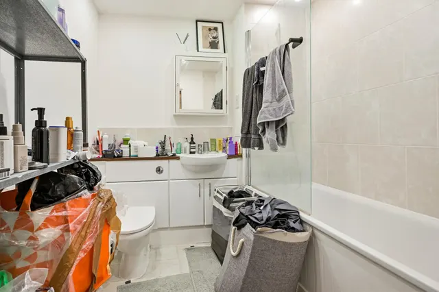 Booth Road, E16, photo 2