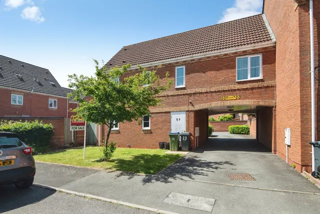 Sannders Crescent, Tipton, photo 1