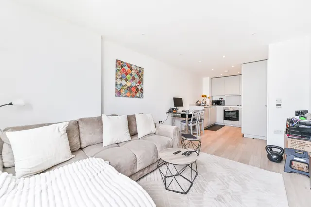 Photo 2 — Flat 143, Pinnacle Apartments, 11 Saffron Central Square, Croydon