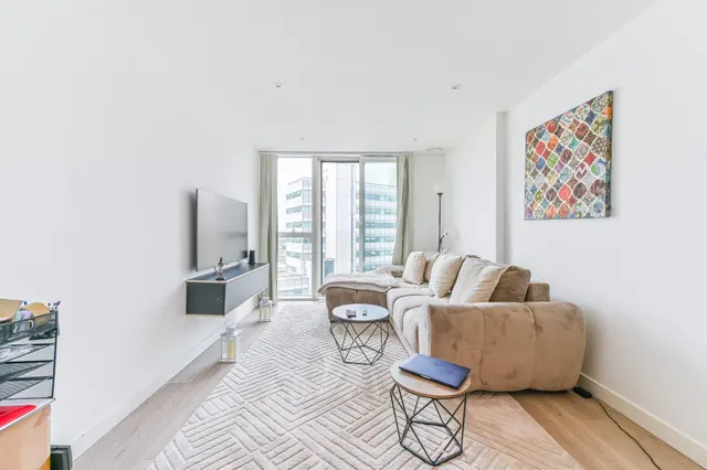 Photo 3 — Flat 143, Pinnacle Apartments, 11 Saffron Central Square, Croydon