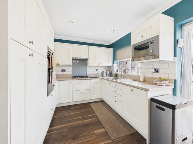 Woodcote Avenue, Hornchurch, RM12, photo 2