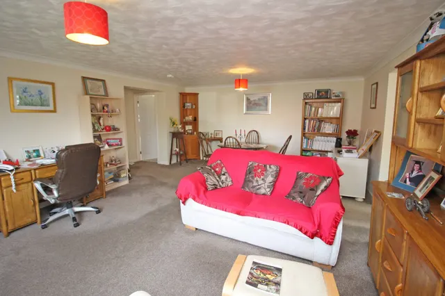 Ground Floor Apartment in Briston, photo 2