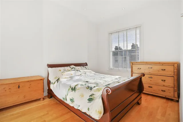 Photo 3 — Hargrave Road, London