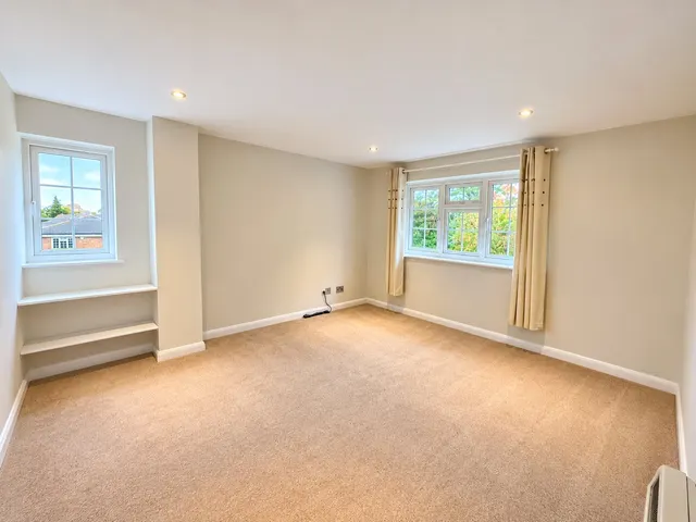 Ferndown Close, Guildford, GU1, photo 2