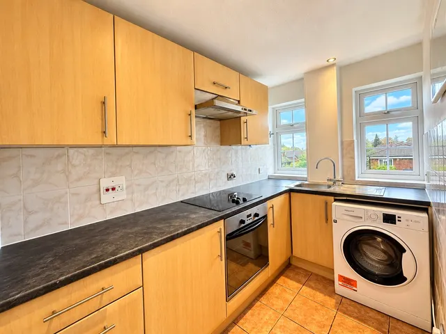 Ferndown Close, Guildford, GU1, photo 3