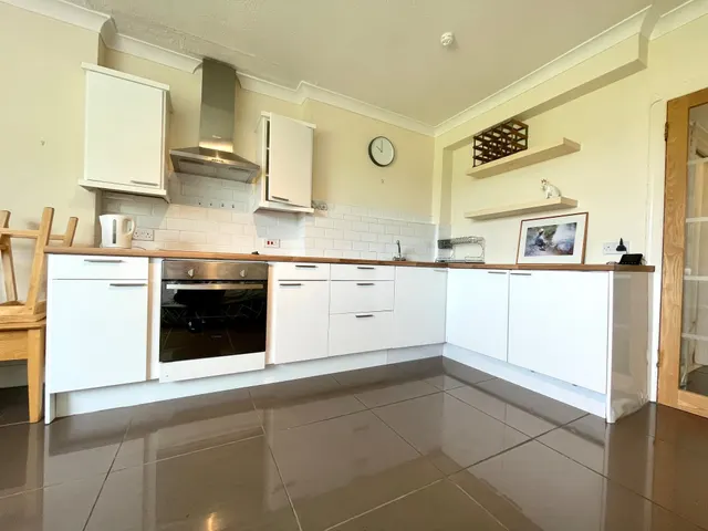 Hampshire Court, Bournemouth, BH2, photo 3