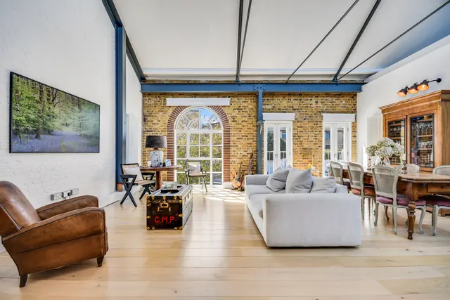 Photo 2 — 16 Devon Mews, Old Moulsham, Chelmsford, Essex, CM2 0GD