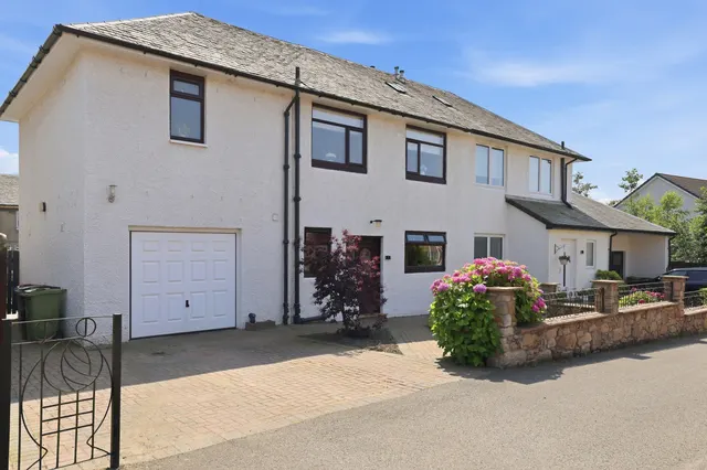 Robb Terrace, Kirkintilloch, G66, photo 1