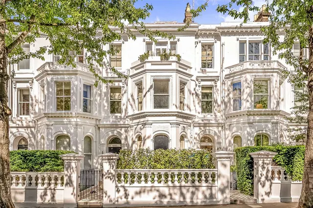 Palace Gardens Terrace, London, W8 4RR, photo 1
