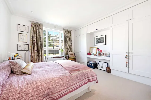 Photo 2 — Palace Gardens Terrace, London, W8 4RR