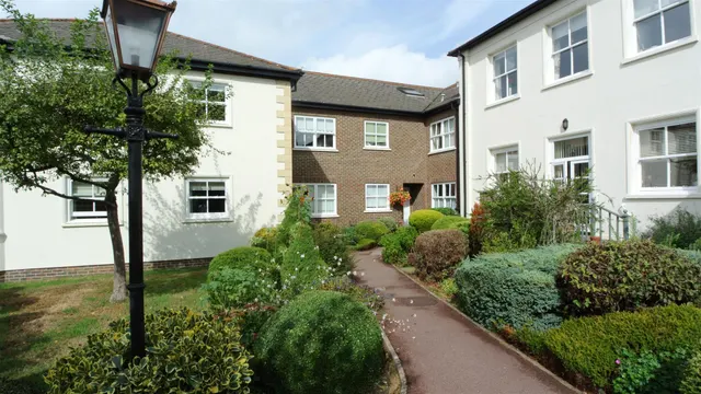 St. Judes Close, Englefield Green, Surrey, TW20 0DN, photo 1