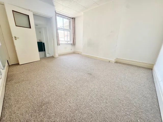 West Hill Road, BH2, photo 3