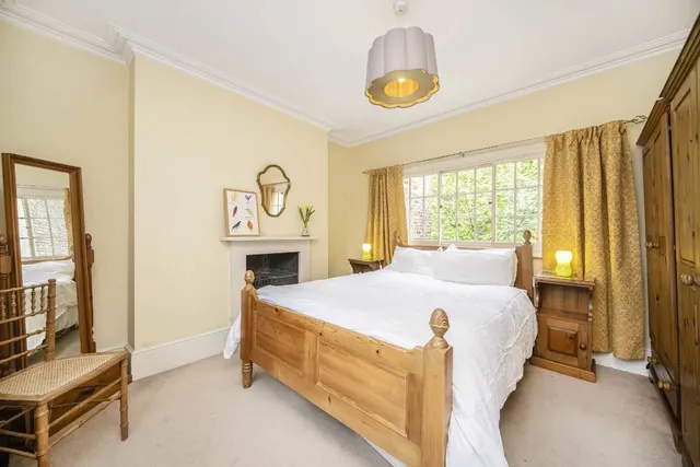 Clerkenwell Close, EC1R, photo 3