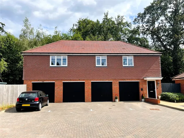 Copse Close, Fleet, Hampshire, GU51 1FA, photo 1