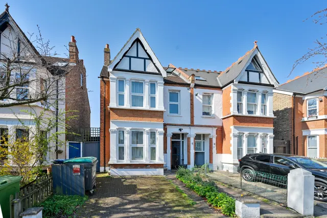 Flat 3, 68 Chatsworth Gardens, London, photo 1