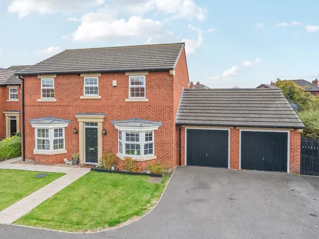 Leafield Drive, Wrenthorpe, WF2, photo 1