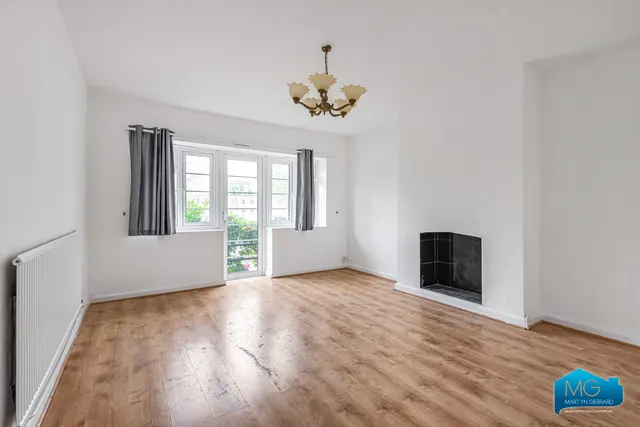 Great North Road, East Finchley, N2, photo 1