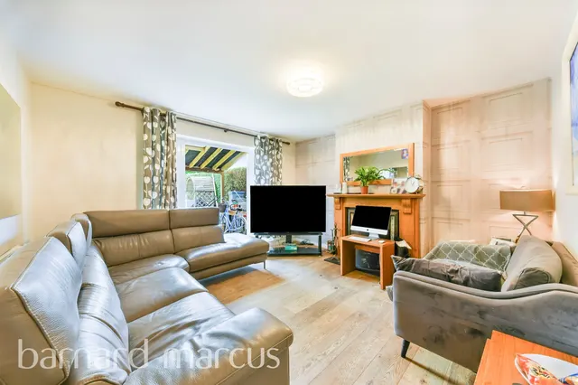 Whatley Avenue, London, SW20, photo 3