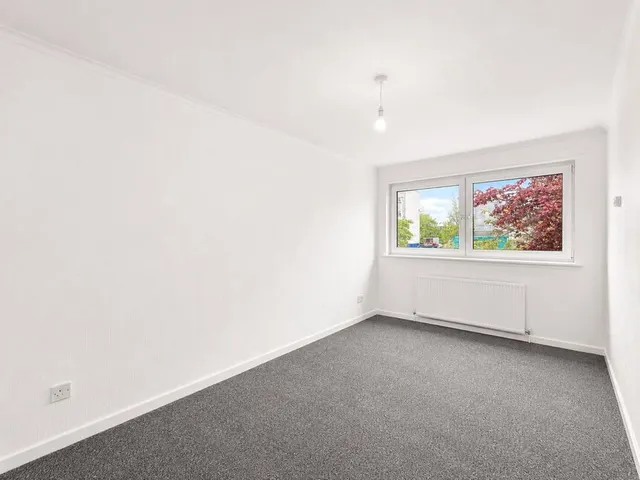 Photo 3 — Mallard Crescent, East Kilbride, South Lanarkshire, G75