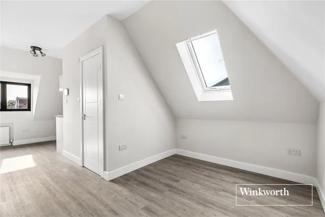 flat — Wentworth Avenue, London, N3
