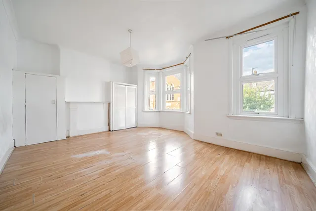 Photo 2 — Ivydale Road, SE15