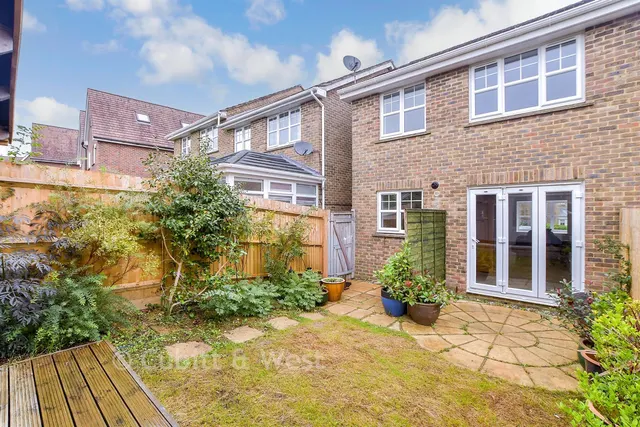 Pellings Farm Close, Crowborough, TN6, photo 2