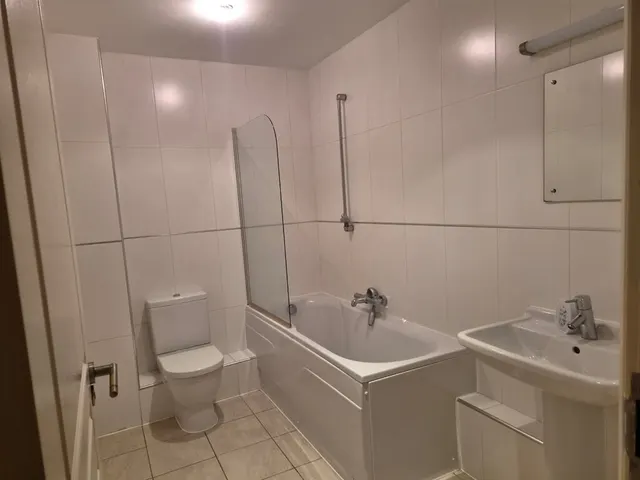 Bury New Road, Prestwich, M25, photo 2