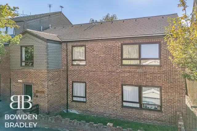 Youngs Road, Hastingwood Court, IG2, photo 1