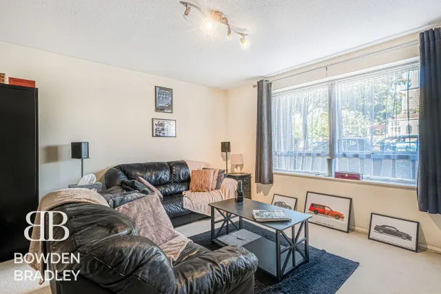 Youngs Road, Hastingwood Court, IG2, photo 2