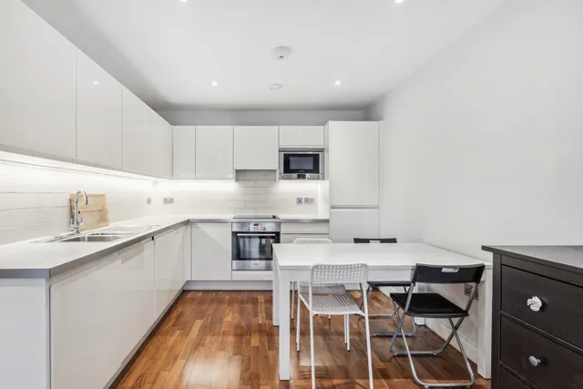 Holman Road, London, SW11, photo 1