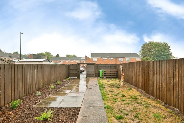 Photo 2 — Spruce Gardens, Nottingham
