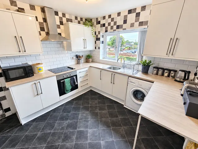 Pensby Road, Pensby, CH61, photo 2