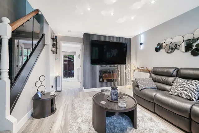Photo 3 — Saucel Crescent, Paisley, Renfrewshire, PA1