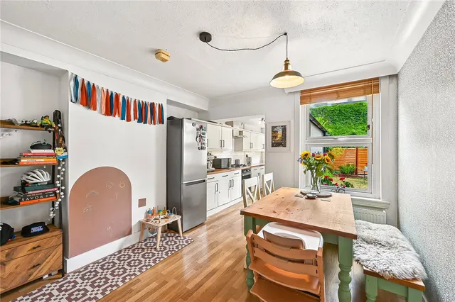 2 bedroom house — Thayers Farm Road, Beckenham, BR3