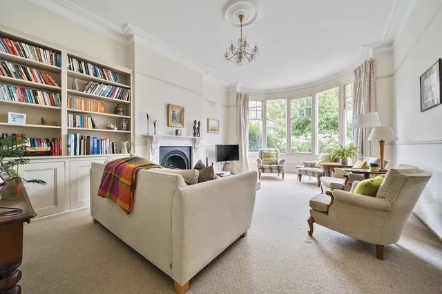 Photo 2 — Elms Avenue London N10