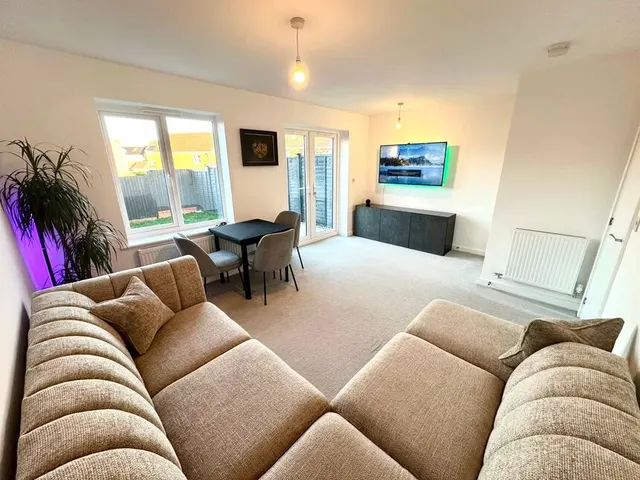 Photo 2 — Lilah Way, Bedworth, Warwickshire, CV12
