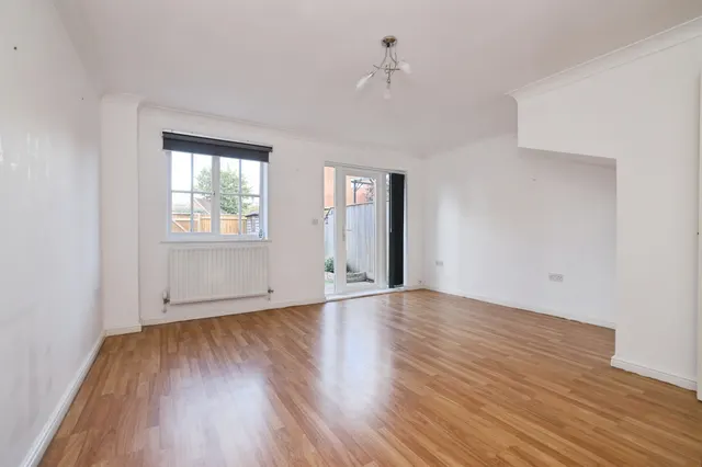 Oaklands Avenue, Amesbury, SP4, photo 2