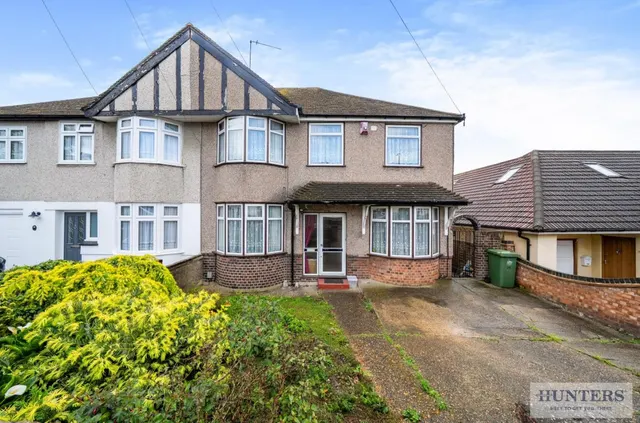 Fairford Avenue, Bexleyheath, photo 1