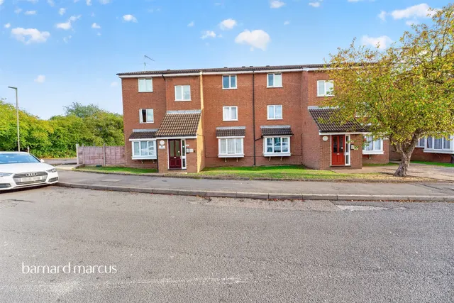 Poplar Grove, London, N11, photo 1