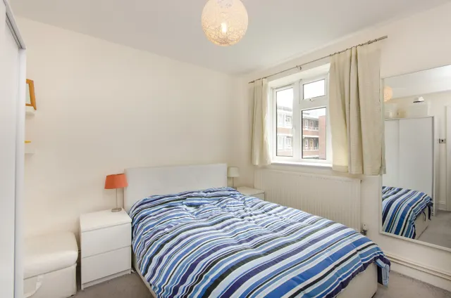 Photo 3 — 206 Wiltshire Close, London