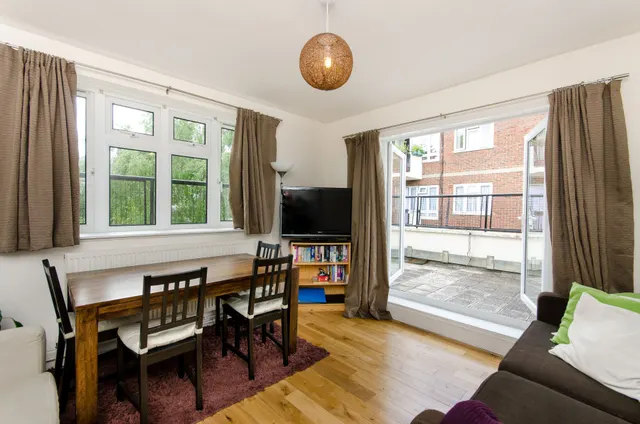 206 Wiltshire Close, London, photo 1