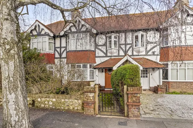 Balcombe Avenue, Worthing, photo 1