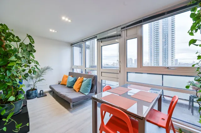 2 bedroom flat — 41 Draper House, 20 Elephant & Castle, London